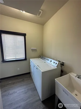 $2,350 | 3323 Hoyt Avenue, Unit D, Everett, WA 98201