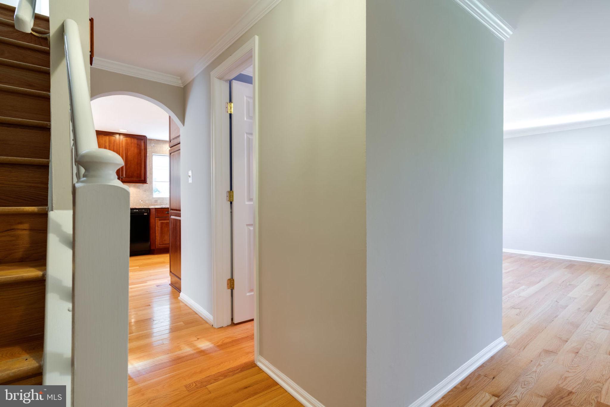 7820 Roundabout Way Springfield, VA 22153 - Photo 14 of 67 Foyer
