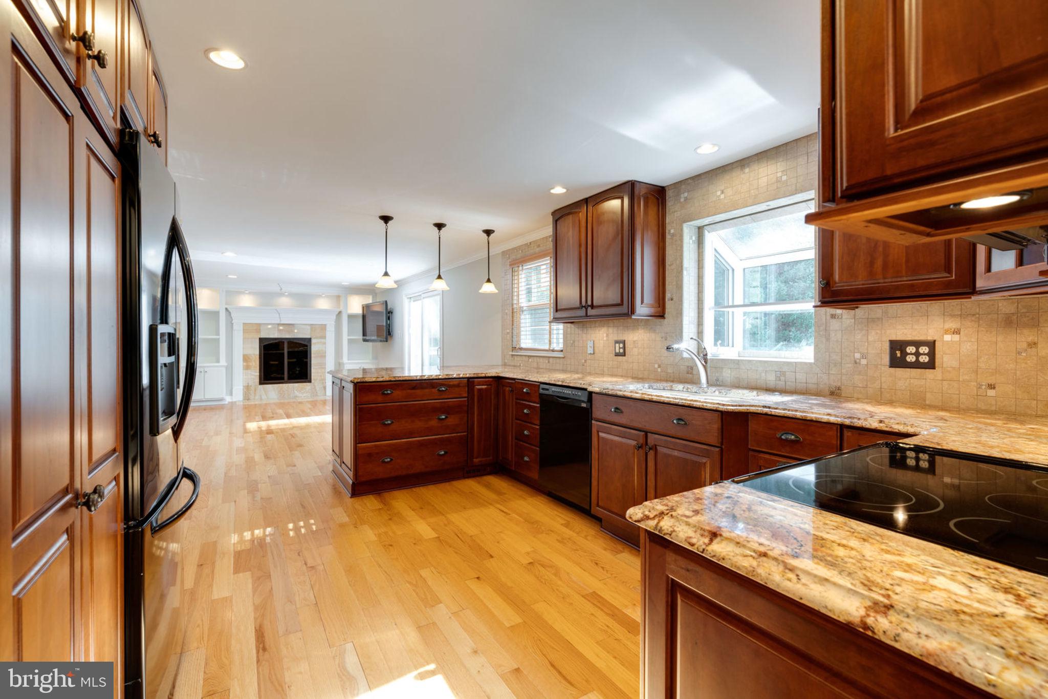 7820 Roundabout Way Springfield, VA 22153 - Photo 21 of 67 Kitchen