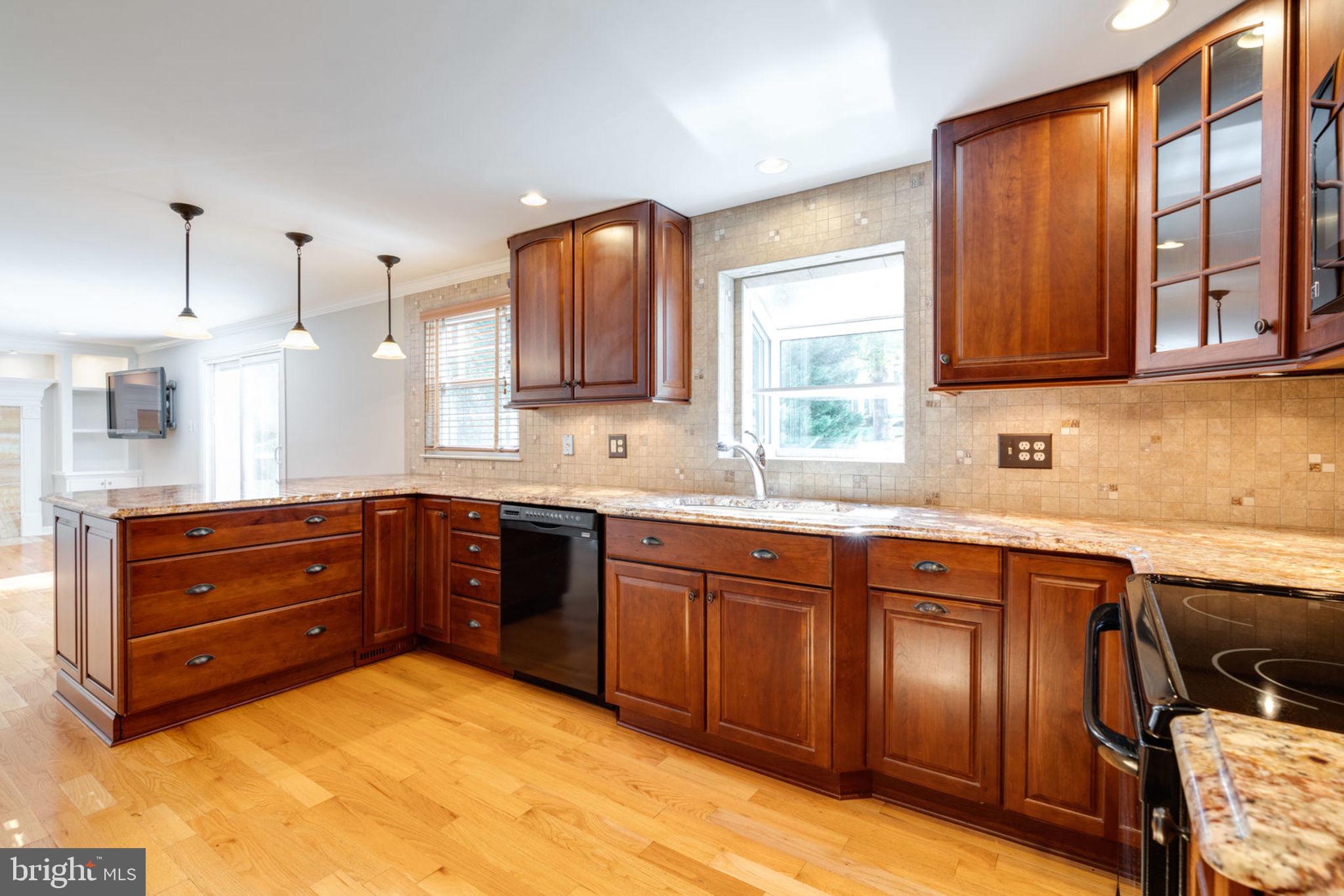 7820 Roundabout Way Springfield, VA 22153 - Photo 22 of 67 Kitchen