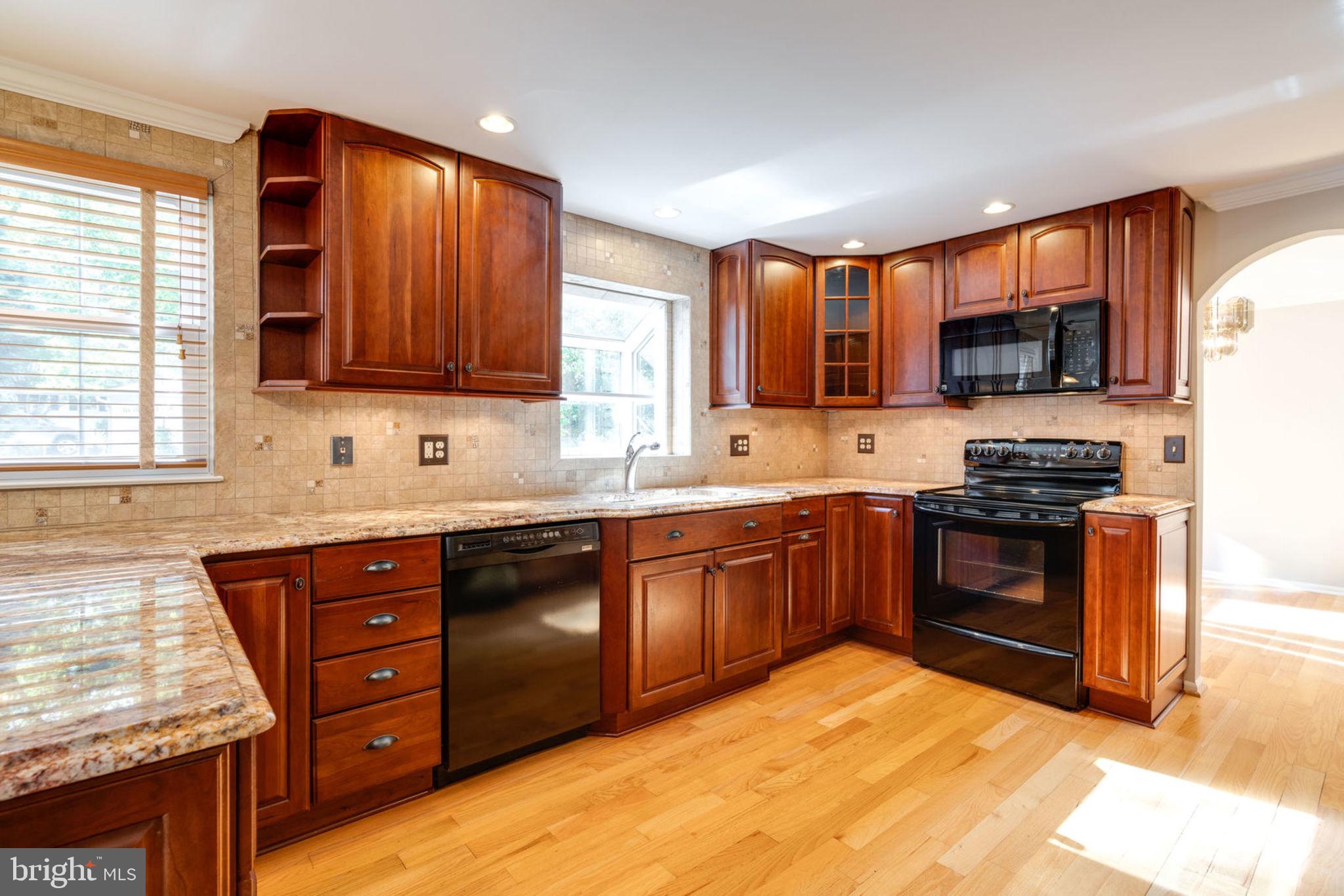 7820 Roundabout Way Springfield, VA 22153 - Photo 25 of 67 Kitchen