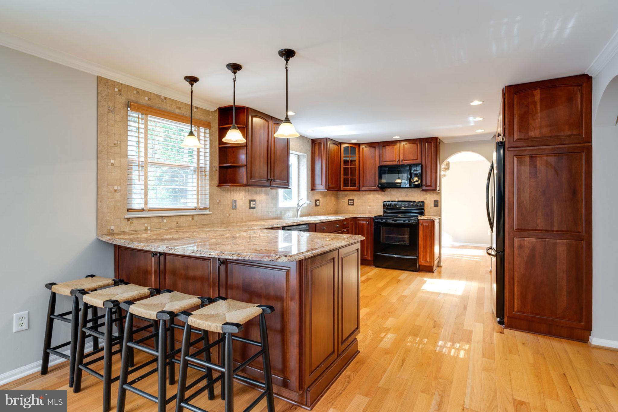 7820 Roundabout Way Springfield, VA 22153 - Photo 26 of 67 Kitchen