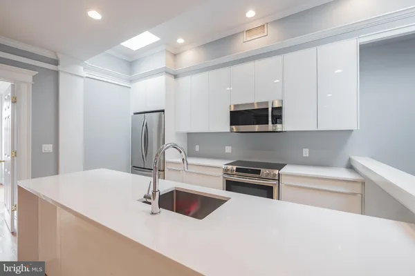 $6,350 | 1351 Wisconsin Avenue Northwest, Unit 3C, Washington, DC 20007