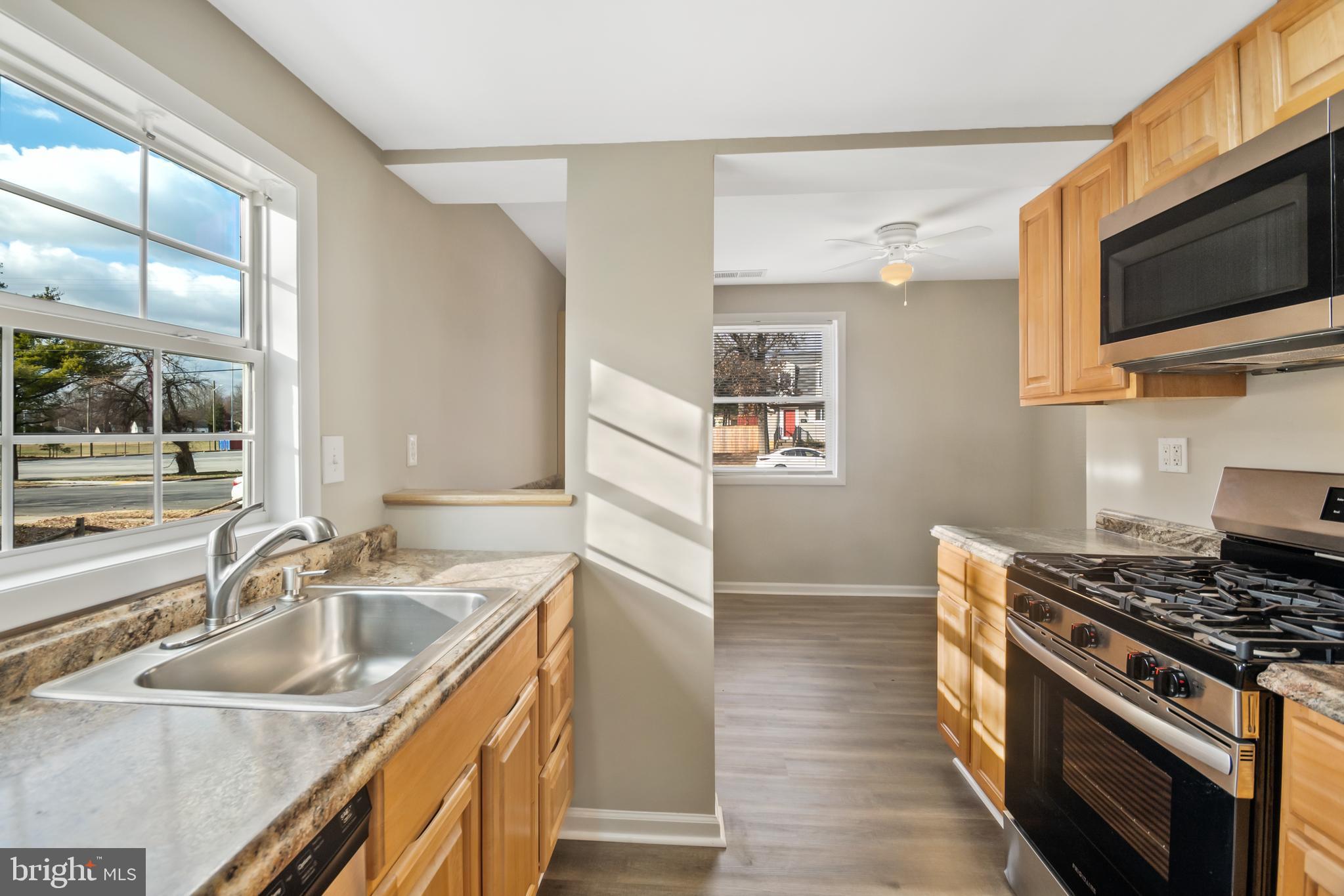 137 Arundel Road Pasadena, MD 21122 - Photo 3 of 32