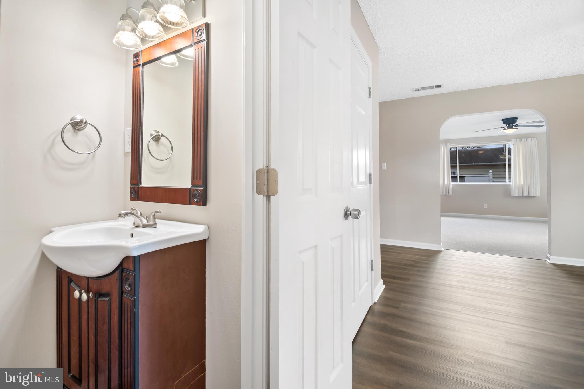 137 Arundel Road Pasadena, MD 21122 - Photo 5 of 32