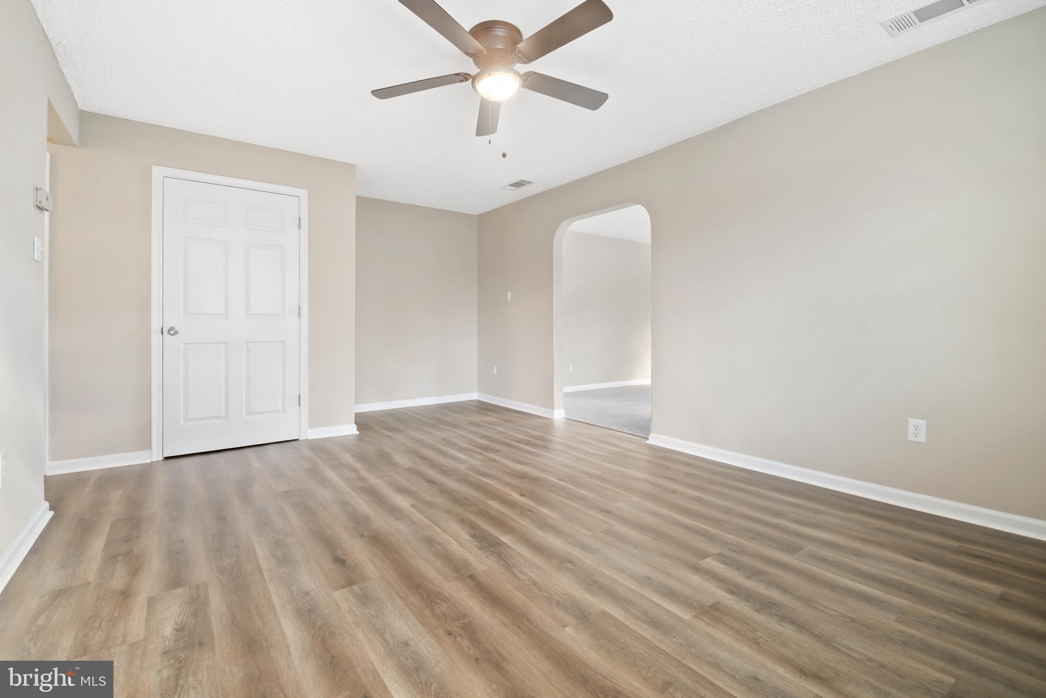 137 Arundel Road Pasadena, MD 21122 - Photo 9 of 32