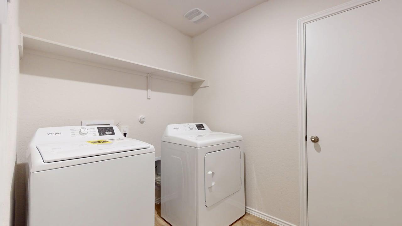 914 Indian Way Seguin, TX 78155 - Photo 9 of 18 a utility room with dryer and washer