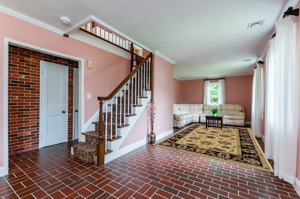 36 Walsh Road Newton, MA 02459 - Photo 2 of 13