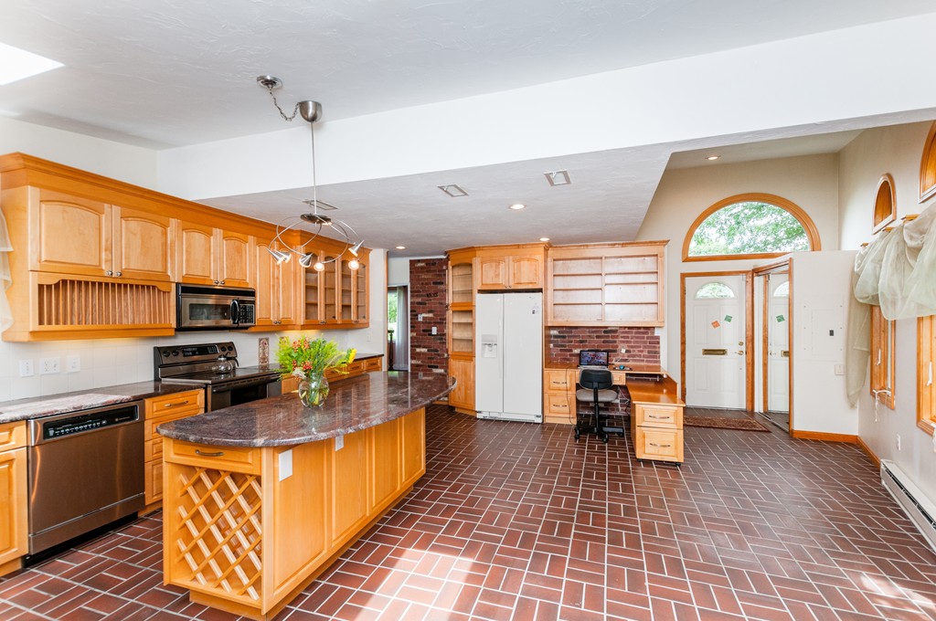 36 Walsh Road Newton, MA 02459 - Photo 4 of 13