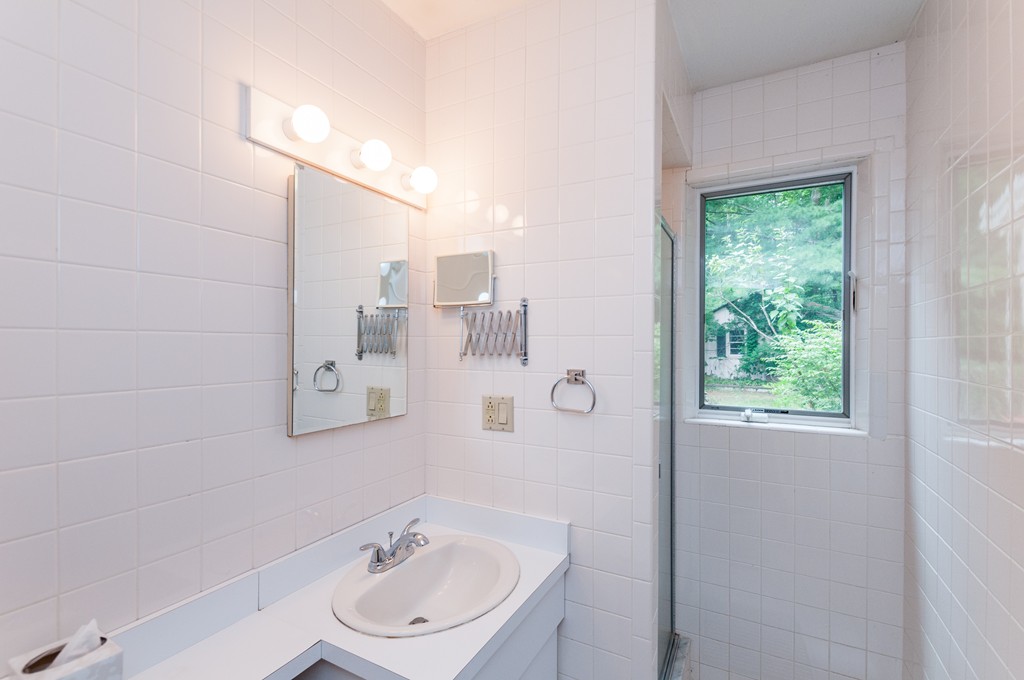 36 Walsh Road Newton, MA 02459 - Photo 5 of 13