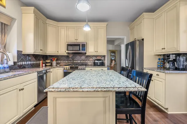 $539,900 | 4020 Bunker Hill Drive, Algonquin, IL 60102