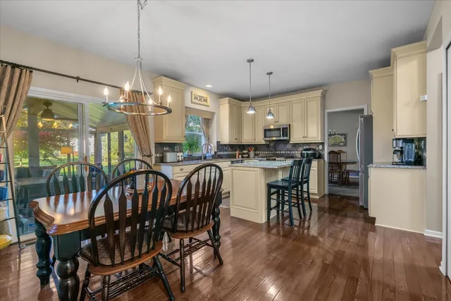 $539,900 | 4020 Bunker Hill Drive, Algonquin, IL 60102