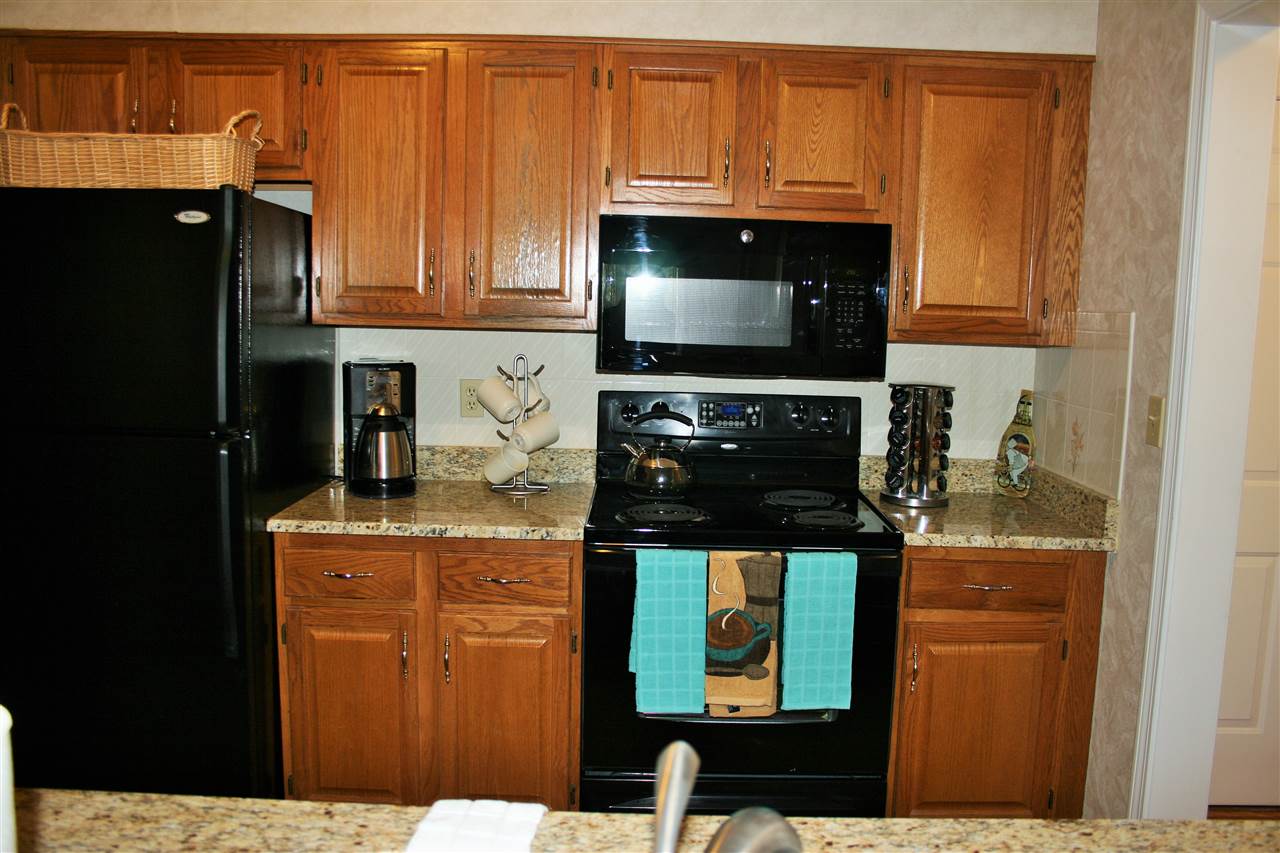 490 North River Road, Unit 16 Manchester, NH 03104 - Photo 6 of 6 Gallery Image 6