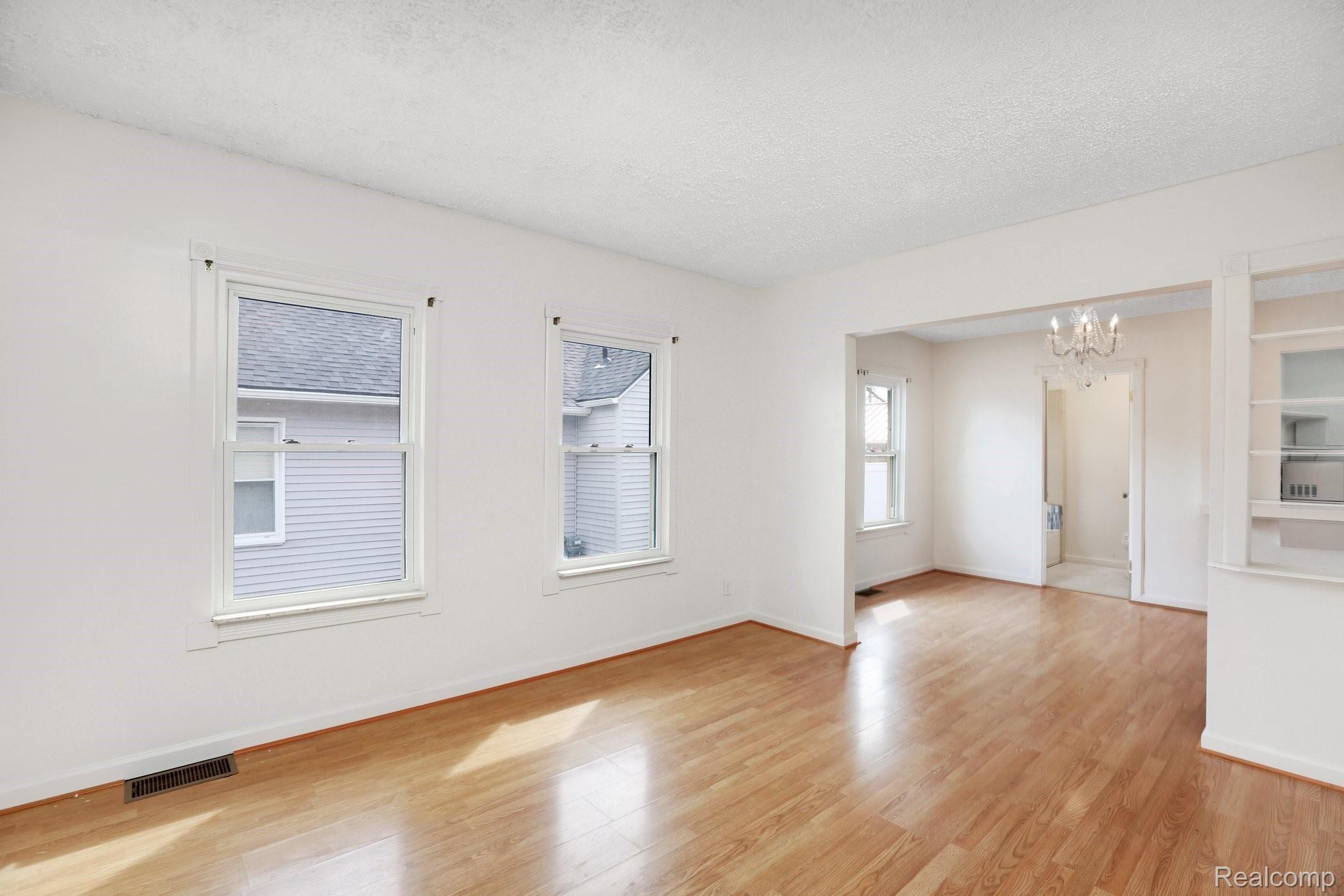20753 Inkster Road Farmington, MI 48336 - Photo 6 of 25 6- Living Room 1.jpg