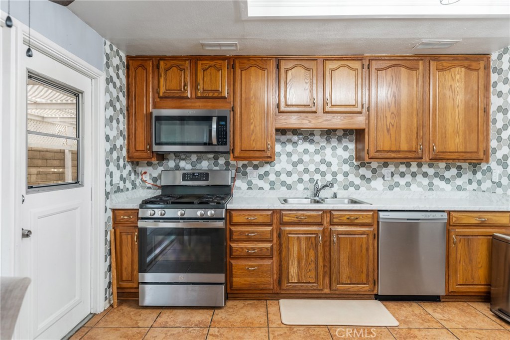 3866 Gates Place Riverside, CA 92504 - Photo 12 of 40