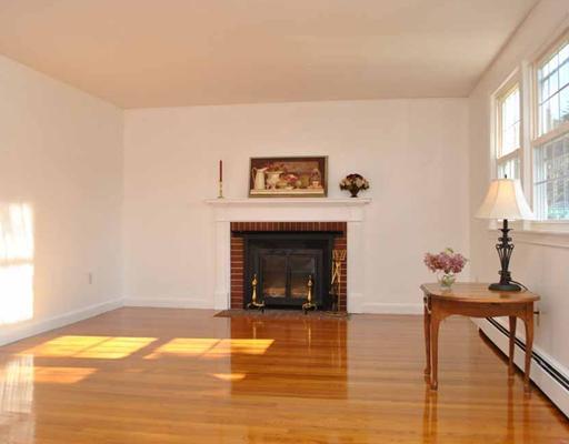 119 Four Winds Road Portland, ME 04102 - Photo 11 of 25 Living Room.