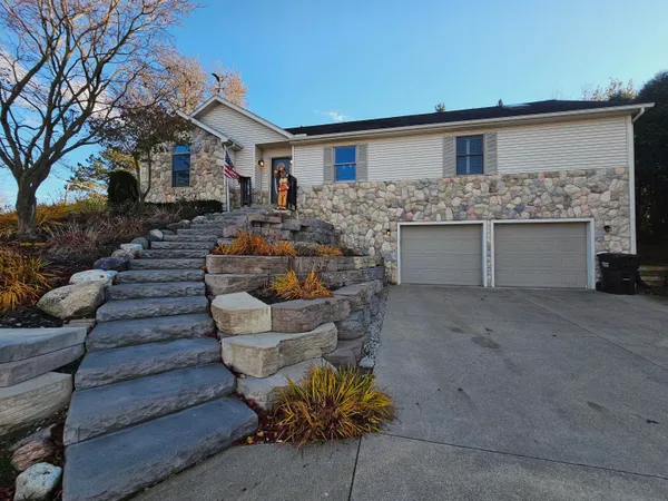 $387,900 | 11815 North Lake Side Drive, Jerome, MI 49249