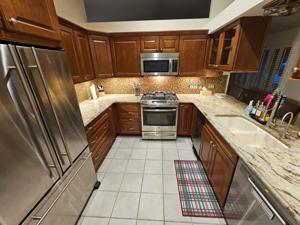 $387,900 | 11815 North Lake Side Drive, Jerome, MI 49249