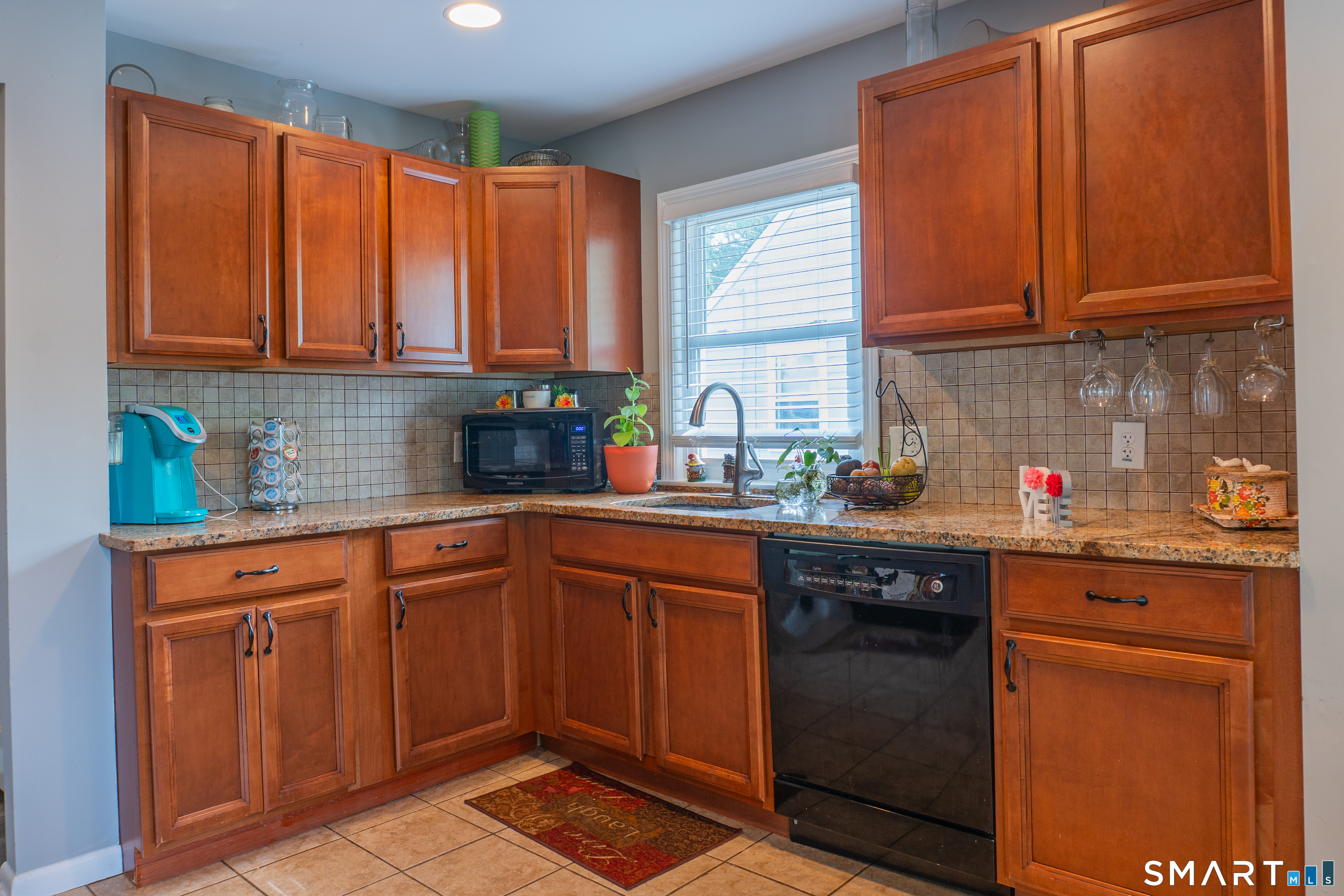 65 Harding Avenue Newington, CT 06111 - Photo 6 of 29