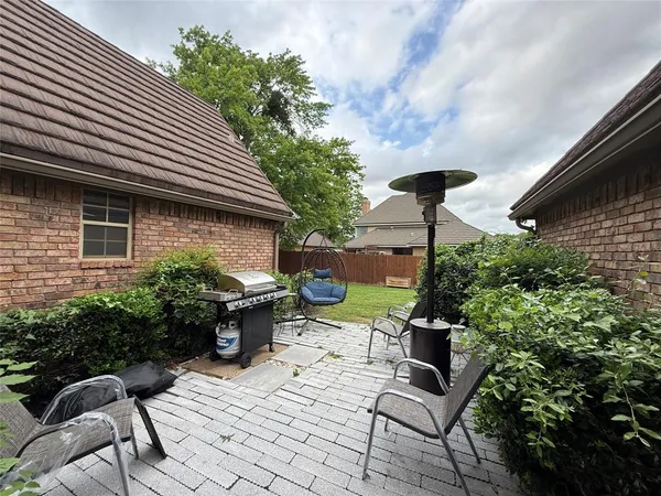 $3,295 | 500 Evergreen Drive, Hurst, TX 76054