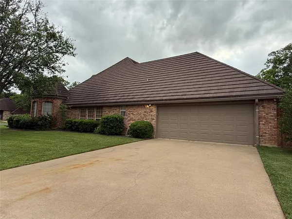 $3,295 | 500 Evergreen Drive, Hurst, TX 76054