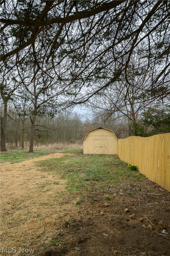 View of yard with an outdoor structure