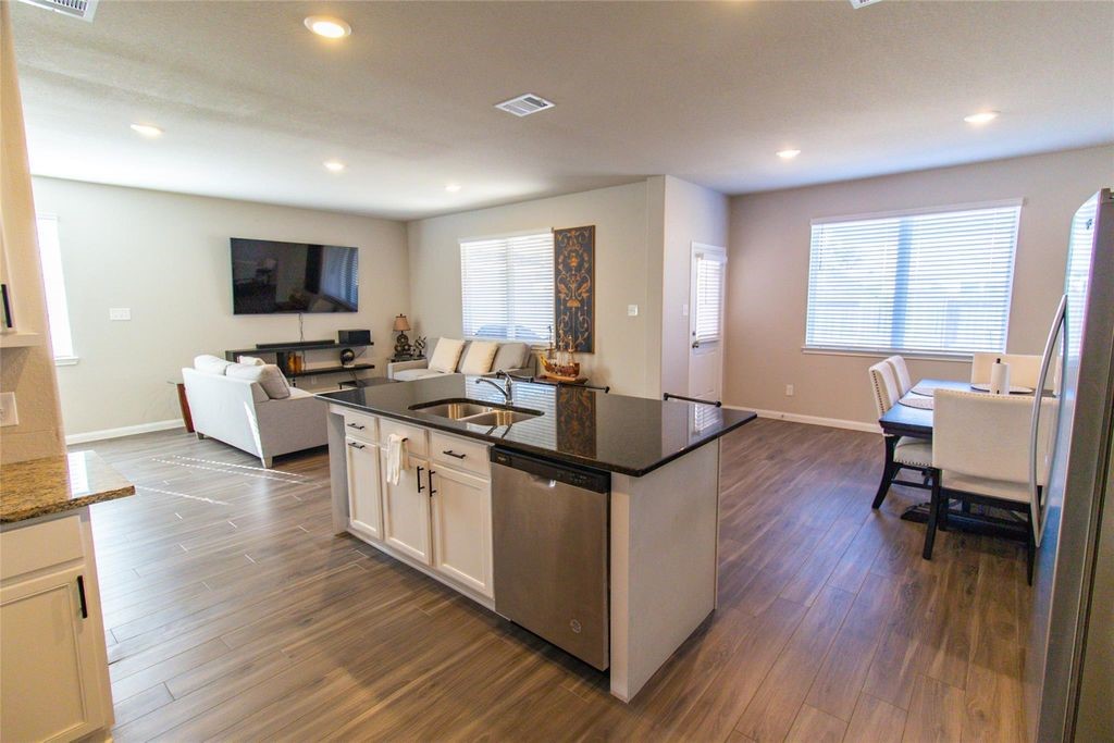 2221 Middle Rdg Drive Conroe, TX 77301 - Photo 13 of 47