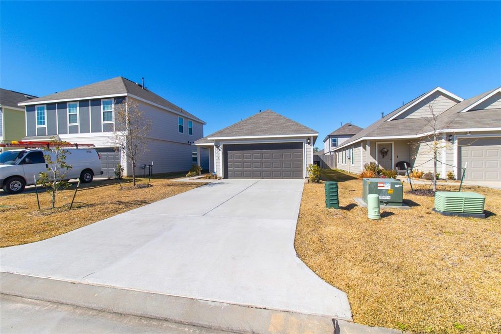 2221 Middle Rdg Drive Conroe, TX 77301 - Photo 2 of 47