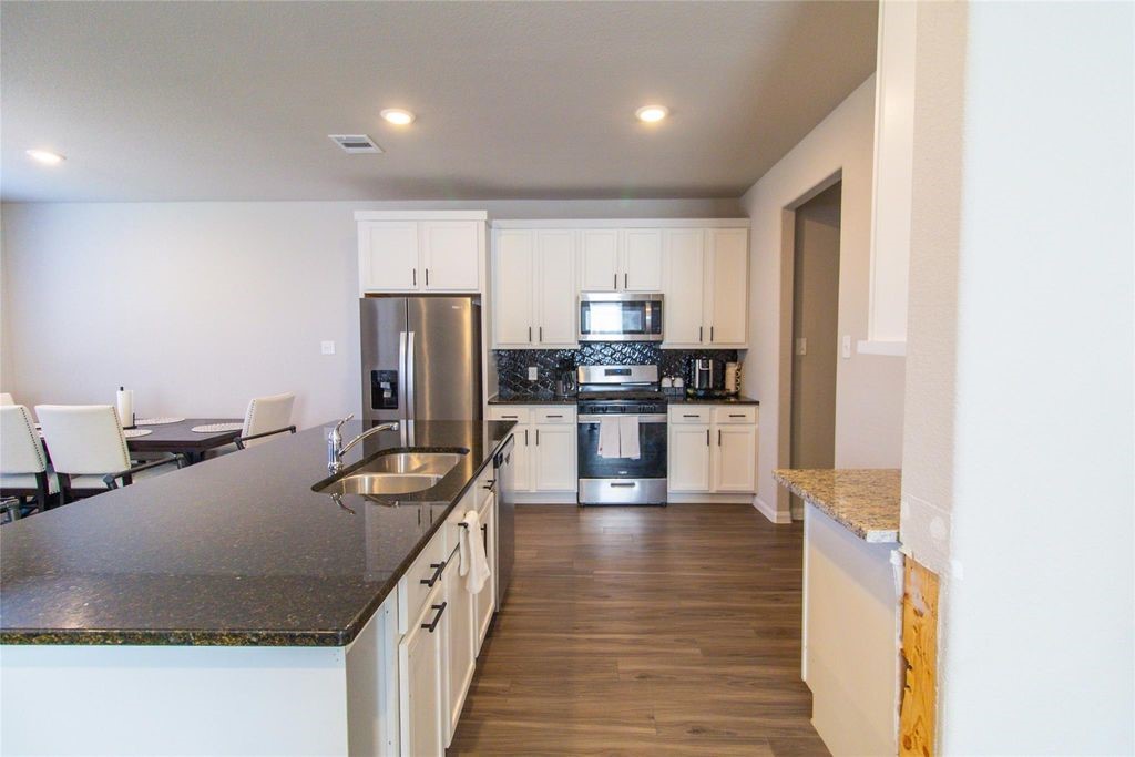 2221 Middle Rdg Drive Conroe, TX 77301 - Photo 9 of 47