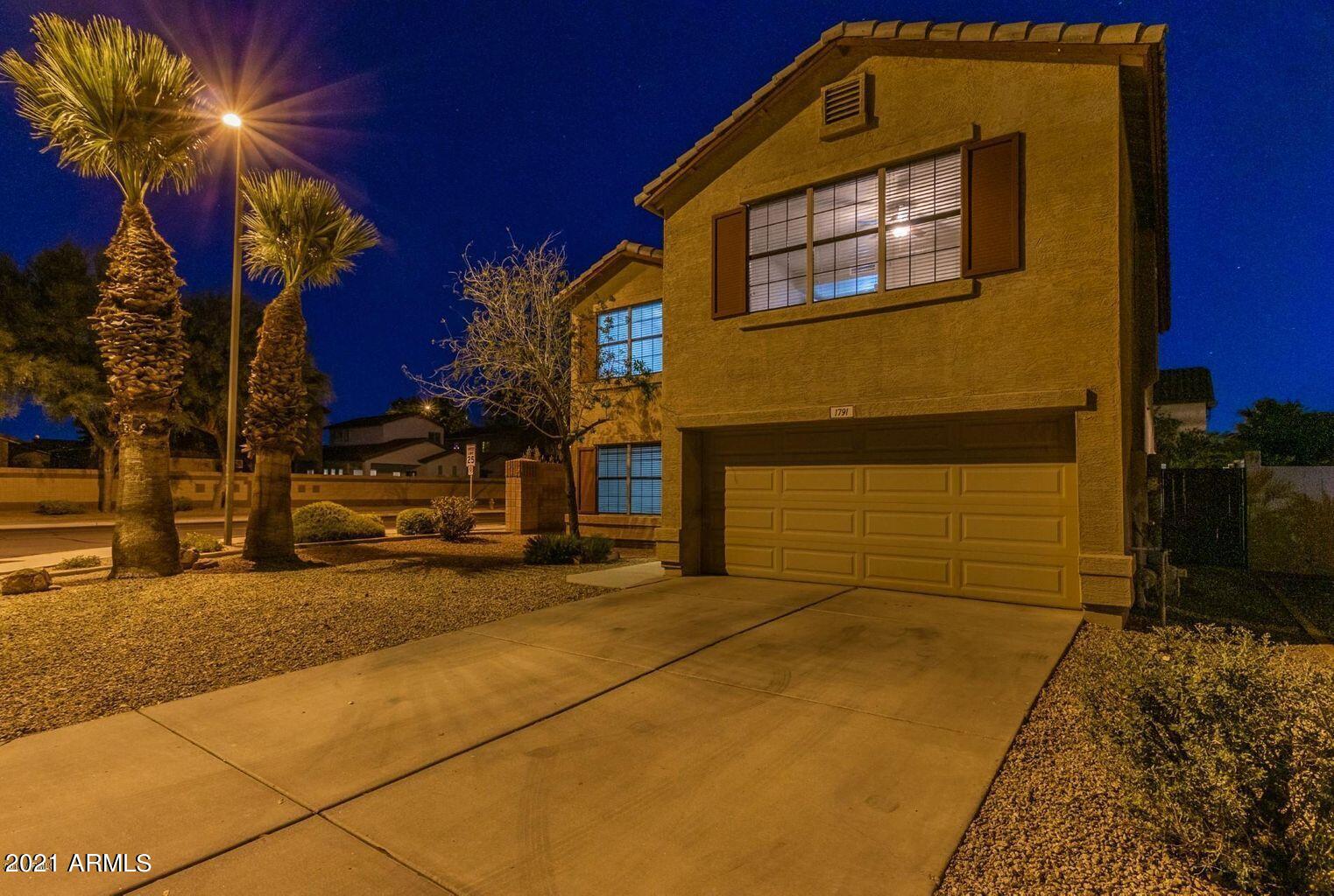 1791 East Del Rio Street Gilbert, AZ 85295 - Photo 11 of 28 a front view of a house with a yard