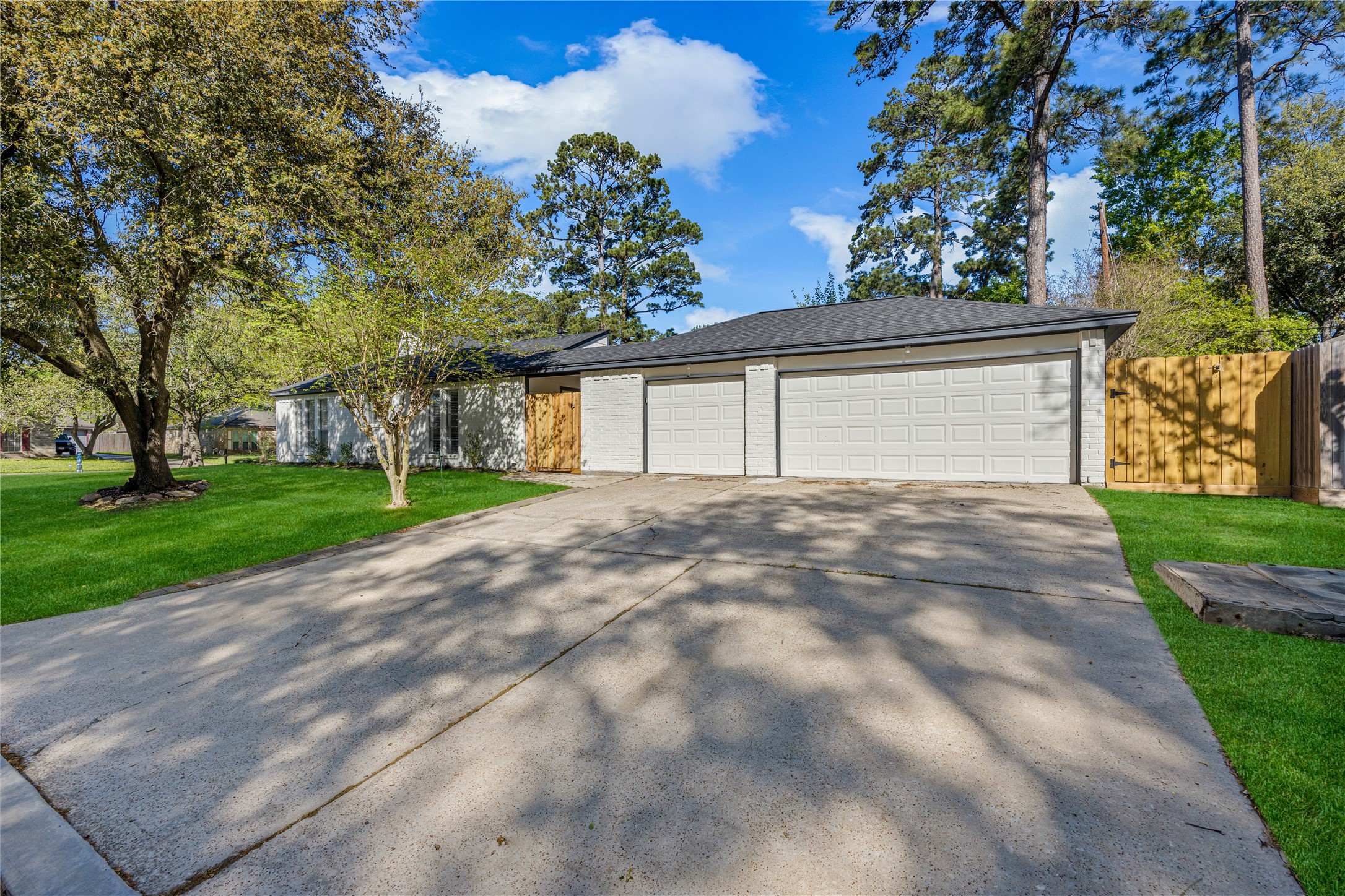 16402 Lobo Lane Spring, TX 77379 - Photo 2 of 35 Three car garage