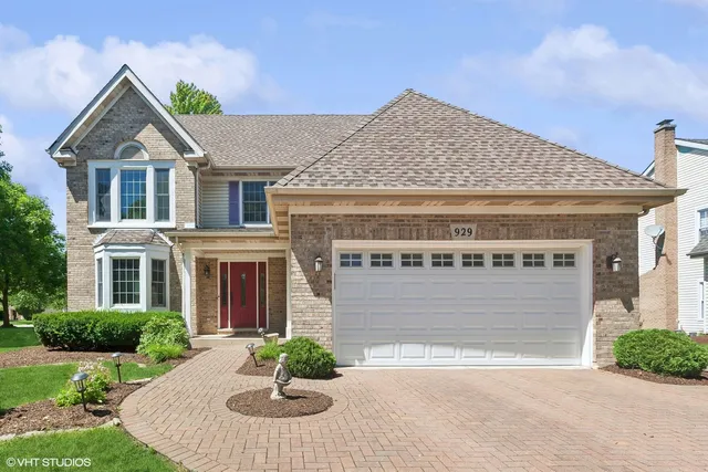 $825,000 | 929 Rosewood Avenue East, Naperville, IL 60563