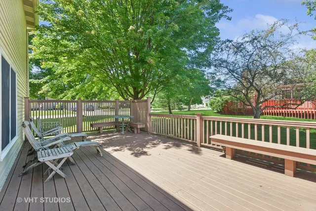 $825,000 | 929 Rosewood Avenue East, Naperville, IL 60563