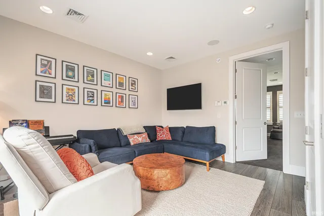 $749,900 | 112 South Niles Avenue, South Bend, IN 46617