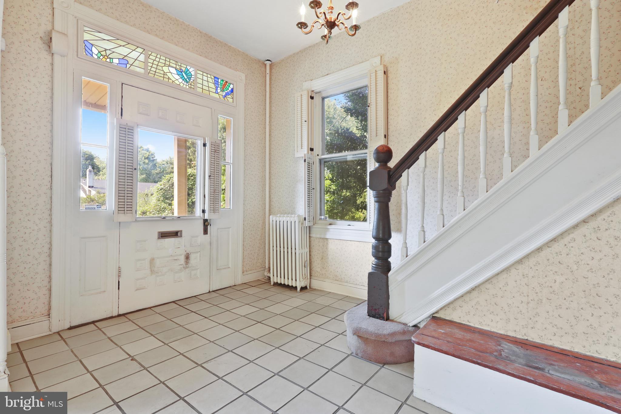 632 Deepdene Road Baltimore, MD 21210 - Photo 4 of 32 Foyer