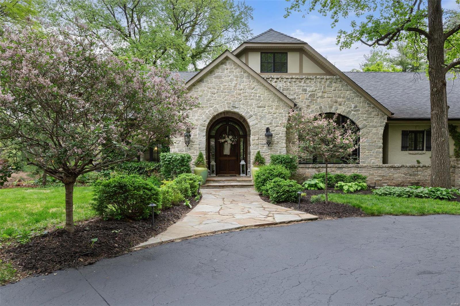 116 Pillar Lane Creve Coeur, MO 63141 - Photo 1 of 63