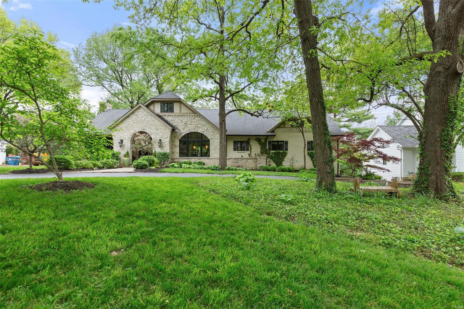 116 Pillar Lane Creve Coeur, MO 63141 - Photo 2 of 63