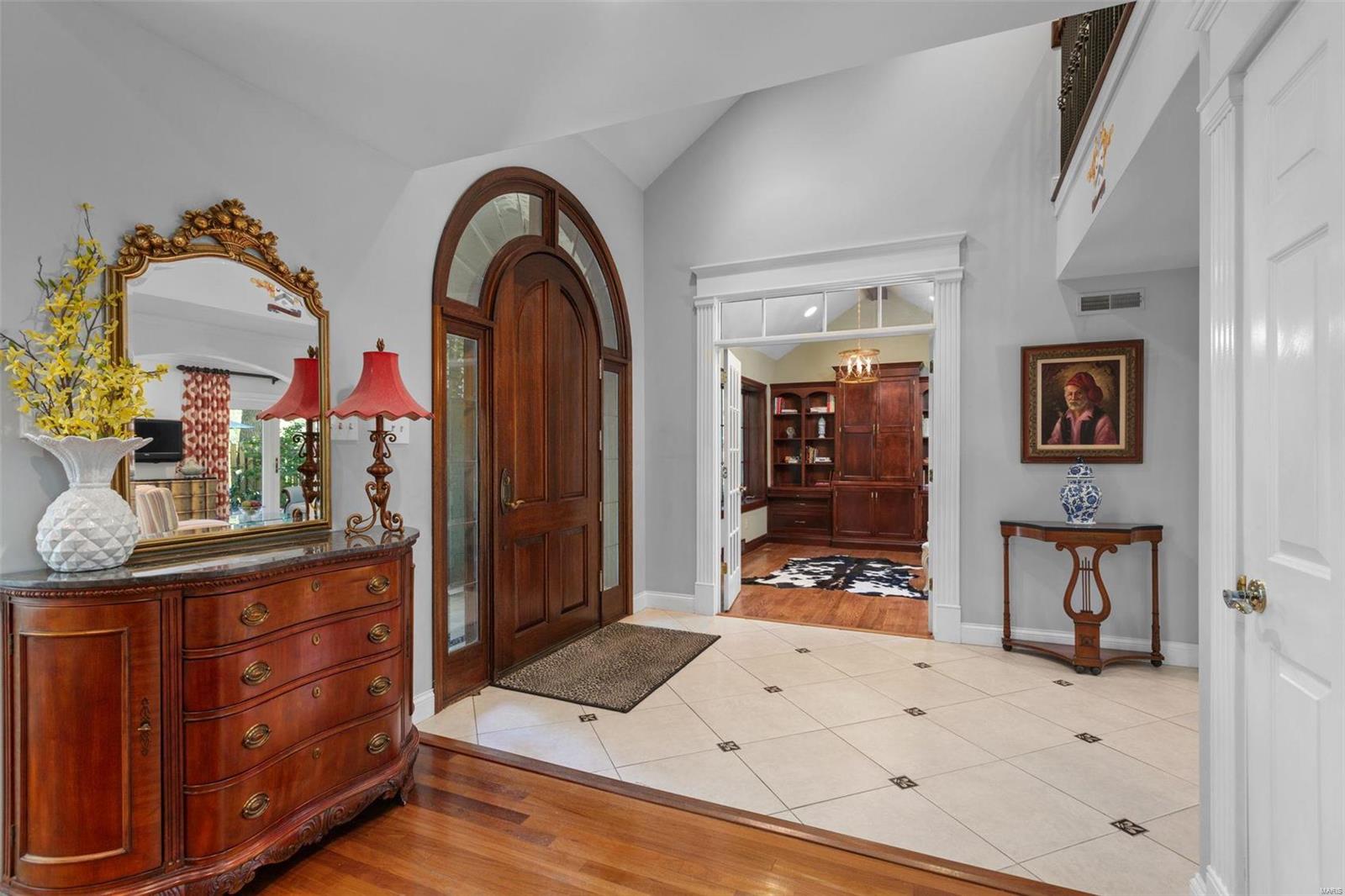 116 Pillar Lane Creve Coeur, MO 63141 - Photo 4 of 63