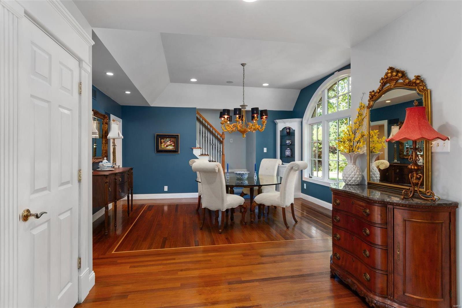 116 Pillar Lane Creve Coeur, MO 63141 - Photo 5 of 63