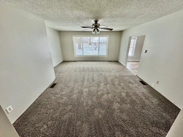 $2,300 | 30556 Lanan Road, Kingston, IL 60145