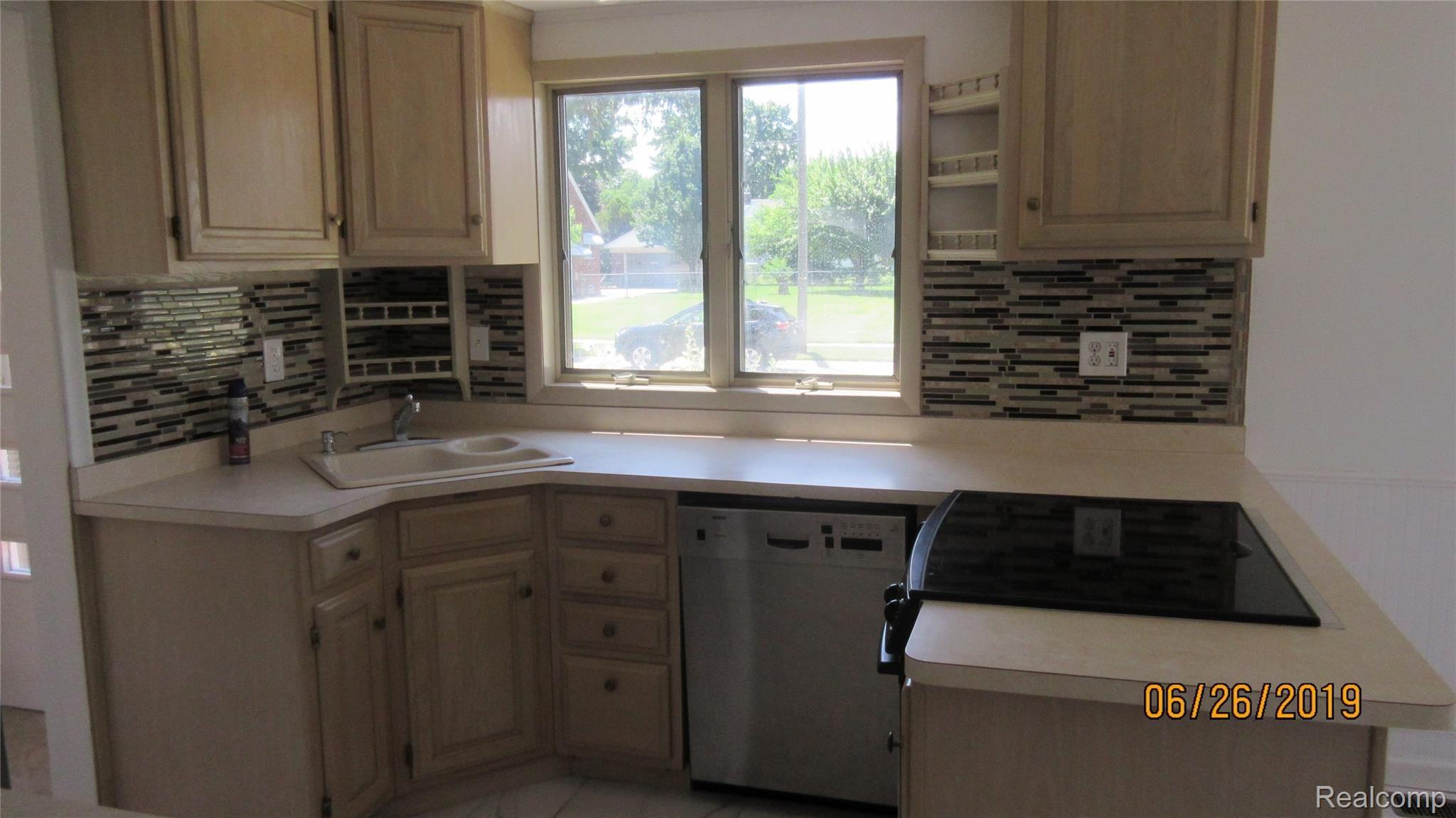 8081 Menge Street Center Line, MI 48015 - Photo 12 of 30 IMG_2749.JPG