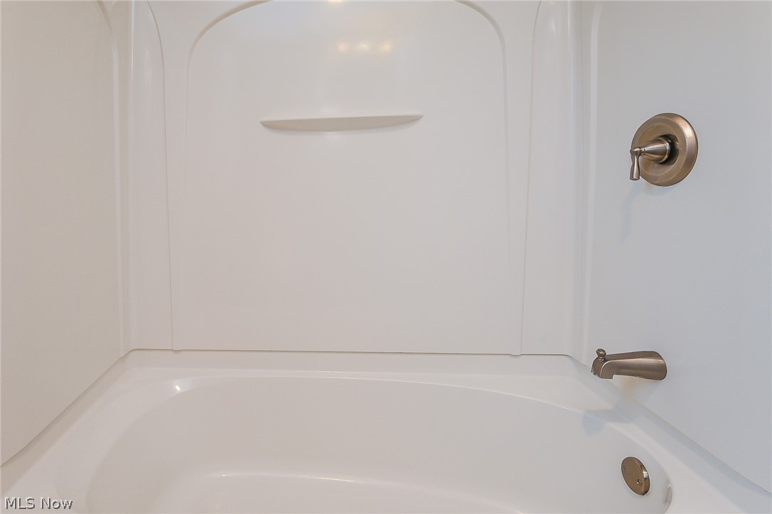 6385 Stanbury Road Parma, OH 44129 - Photo 19 of 35