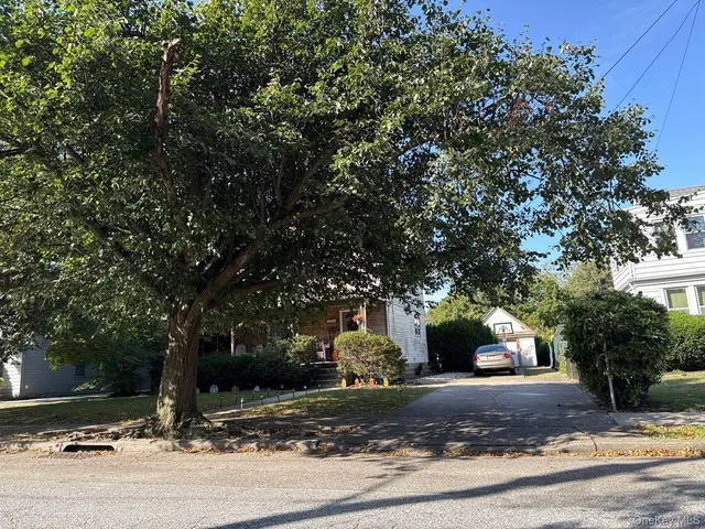 $680,000 | 2684 Park Avenue, Baldwin, NY 11510