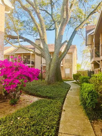 a view of livingroom with hardwood
