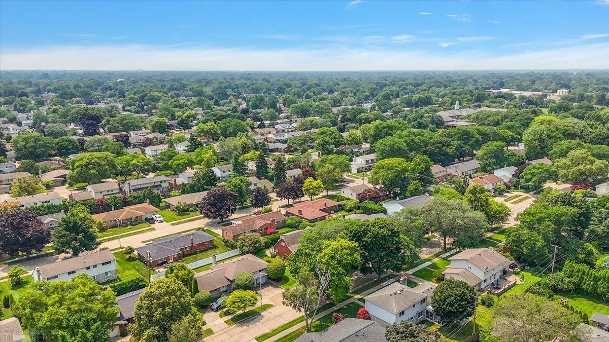632 South Rosedale Court Grosse Pointe, MI 48236 - Photo 57 of 63 50181913-3780f2df-4d31-4b2e-8e7c-299e2145f4c5.JPG