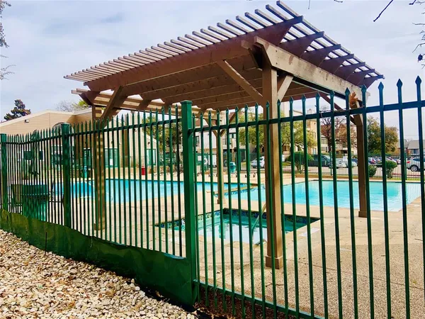 $1,100 | 2300 Balsam Drive, Unit G112, Arlington, TX 76006