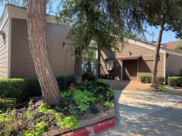 $1,100 | 2300 Balsam Drive, Unit G112, Arlington, TX 76006