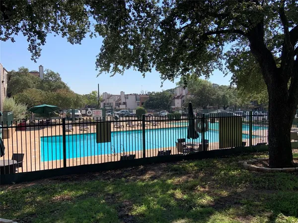 $1,100 | 2300 Balsam Drive, Unit G112, Arlington, TX 76006