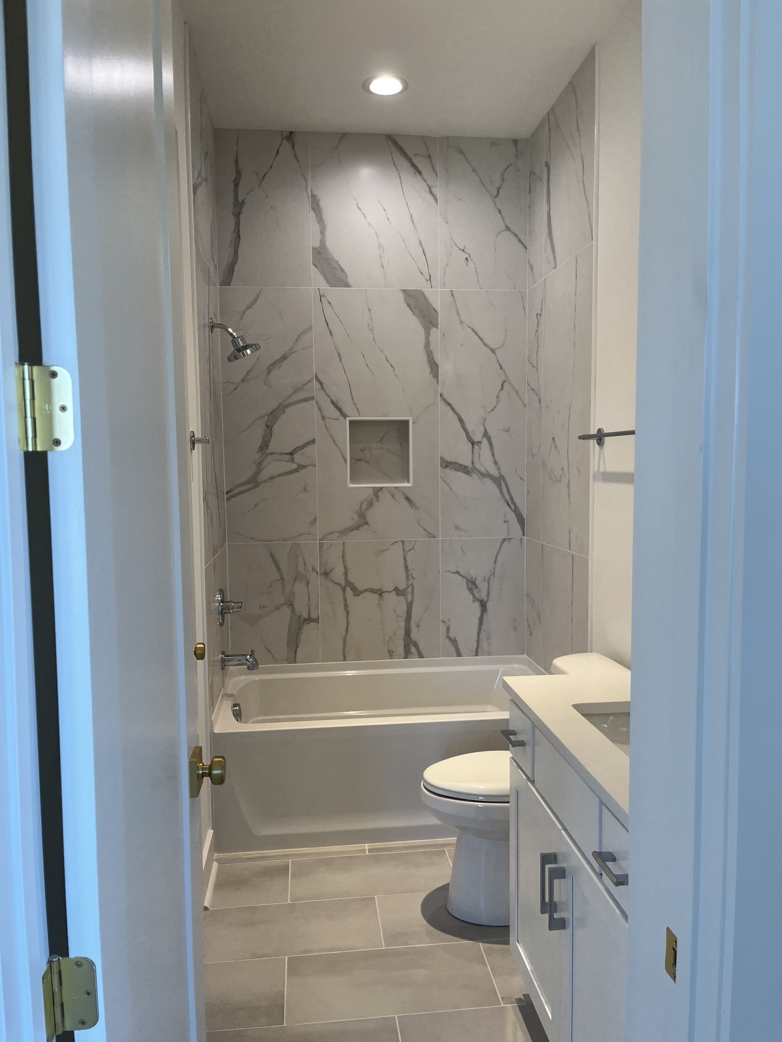 2699 Cave Springs Road Springfield, TN 37172 - Photo 14 of 26 a bathroom with a toilet a sink and bathtub