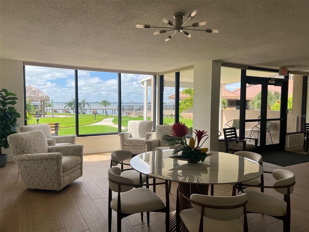 634 Edgewater Drive, Unit 447 Dunedin, FL 34698 - Photo 35 of 53 a living room with furniture and a large window